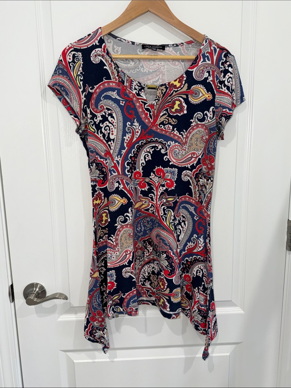 Linea Domani Paisley V-Neck Cap Sleeve Top in Navy and Red  size medium